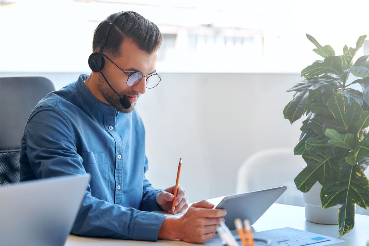 Cost-Effective Telecom Support Scaling Strategies
