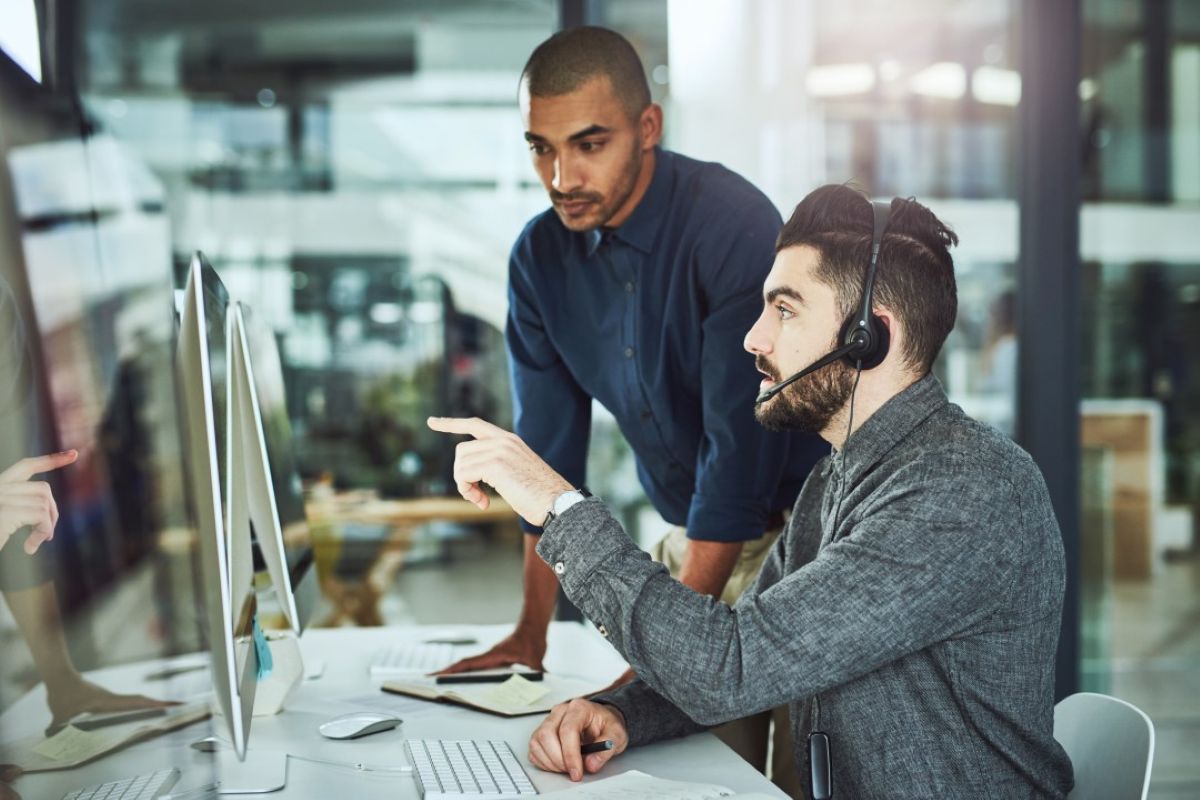 How Distributed Support Teams Maintain Service Consistency